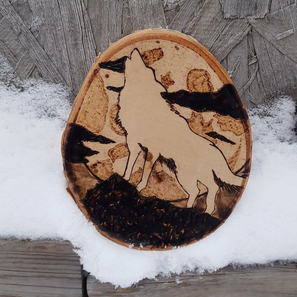 Wood Burned Wolf Howling at the Moon - Picture 4 of 4